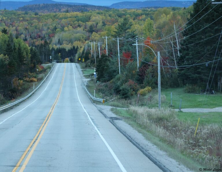Photo of a road in the province of Quebec