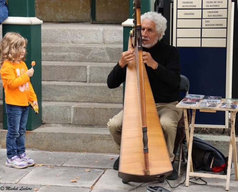 Photo of a girl and musician in Quebec