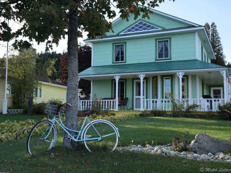 Photo of a green house in Tadoussac